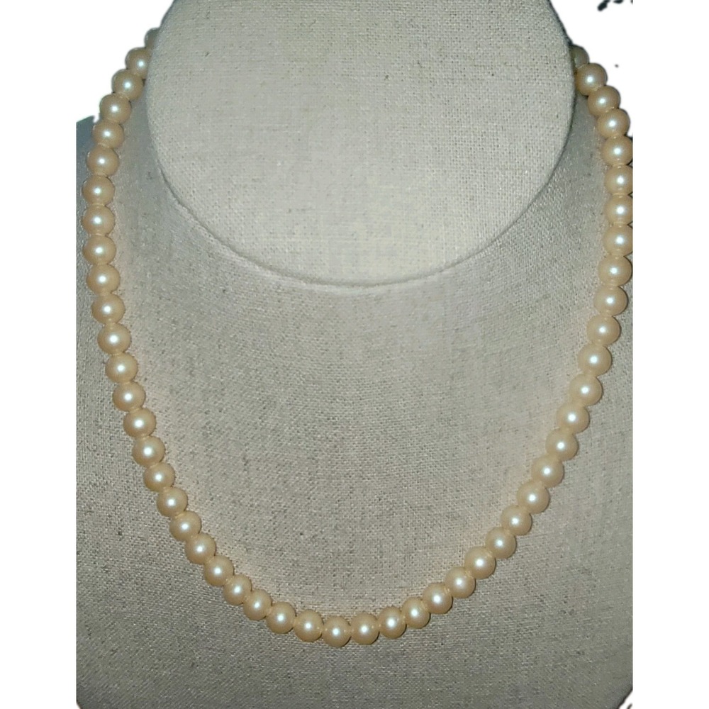 Vintage Japan Graduated Faux Pearl Necklace Single Strand 16in 28g